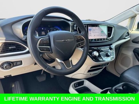 Used 2024 Chrysler Pacifica Touring-L FWD image 34