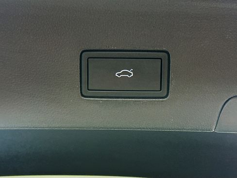 Used 2023 Volkswagen Atlas Cross Sport SE image 29