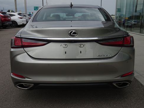 Used 2020 Lexus ES 350 w/ Accessory Package FWD image 4