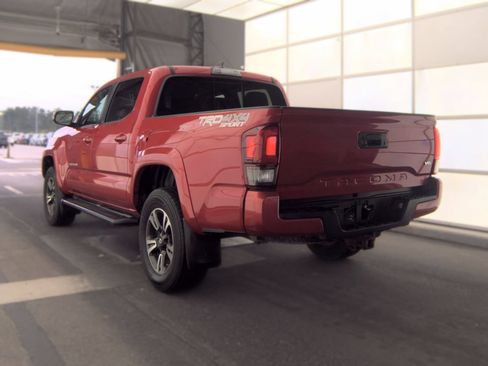 Used 2019 Toyota Tacoma TRD Sport AWD/4WD image 8