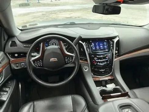 Used 2020 Cadillac Escalade Luxury w/ Escalade Sport Edition AWD/4WD image 4