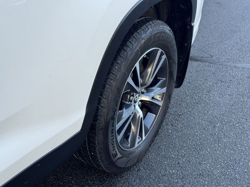 Used 2019 Toyota Highlander Plus image 12