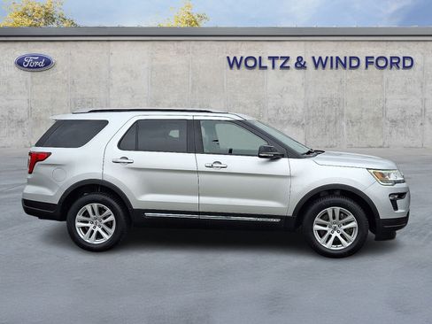 Used 2018 Ford Explorer XLT w/ Equipment Group 202A AWD/4WD image 7