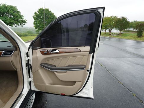 Used 2013 Mercedes-Benz GL 550 4MATIC image 20