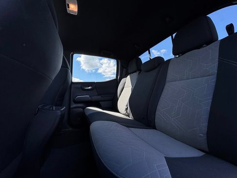 Used 2022 Toyota Tacoma TRD Sport w/ Technology Package RWD image 18