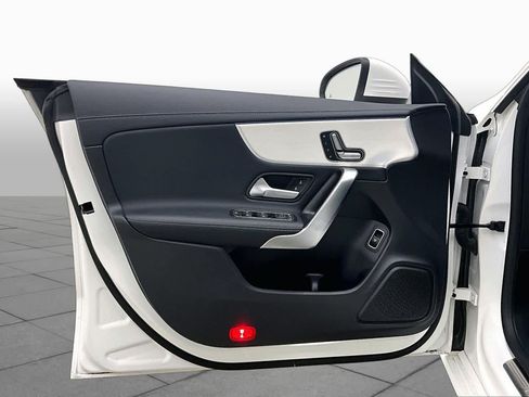 Used 2025 Mercedes-Benz CLA 250 image 25