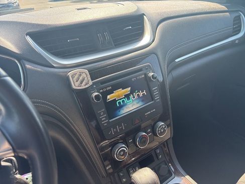 Used 2016 Chevrolet Traverse LT w/ Style and Technology Package FWD image 17
