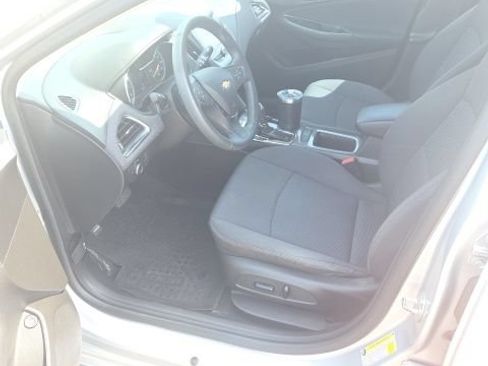 Used 2018 Chevrolet Cruze LT w/ Convenience Package FWD image 5