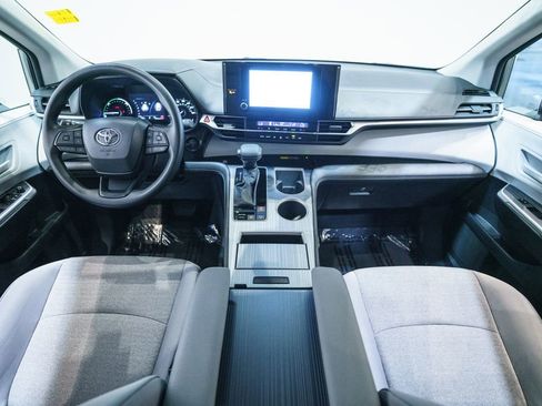 Certified 2026 Toyota Sienna LE FWD image 14