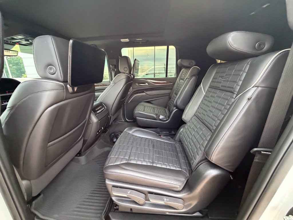 Used 2024 Cadillac Escalade ESV Sport Platinum w/ LPO, ONYX Package AWD/4WD image 15