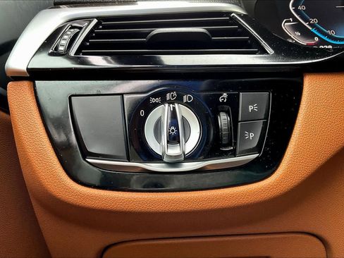 Used 2021 BMW 530e xDrive image 37