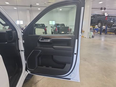 Used 2023 Chevrolet Silverado 1500 LT AWD/4WD image 30