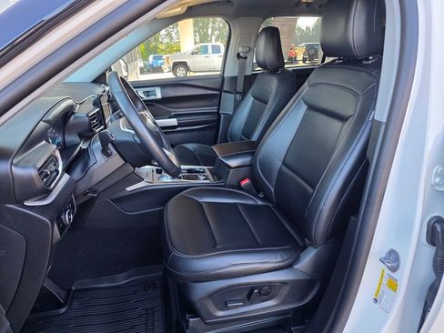 Used 2023 Ford Explorer XLT w/ Equipment Group 202A image 7