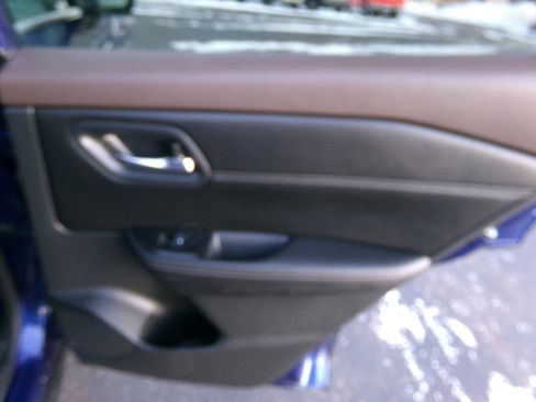 Used 2023 Nissan Rogue SL image 55