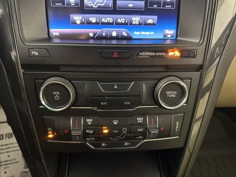 Used 2016 Ford Explorer XLT w/ Equipment Group 201A image 19