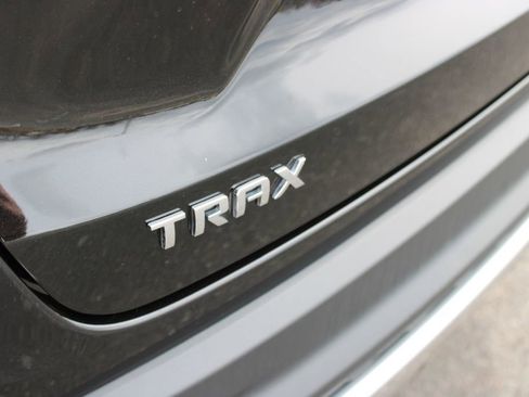 Used 2025 Chevrolet Trax LT w/ LT Convenience Package image 14