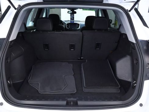 Used 2024 GMC Terrain SLE image 17