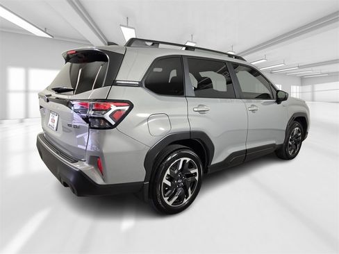 Used 2025 Subaru Forester Premium image 7