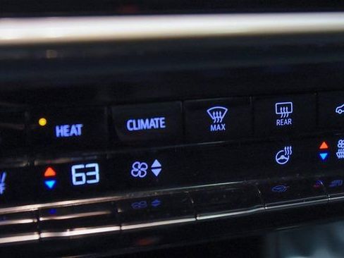 Used 2023 Chevrolet Bolt EUV Premier w/ Sun & Sound Package image 26