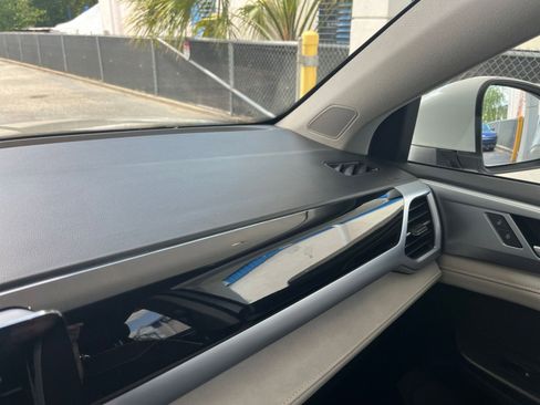 Used 2025 Volkswagen Taos SE image 36