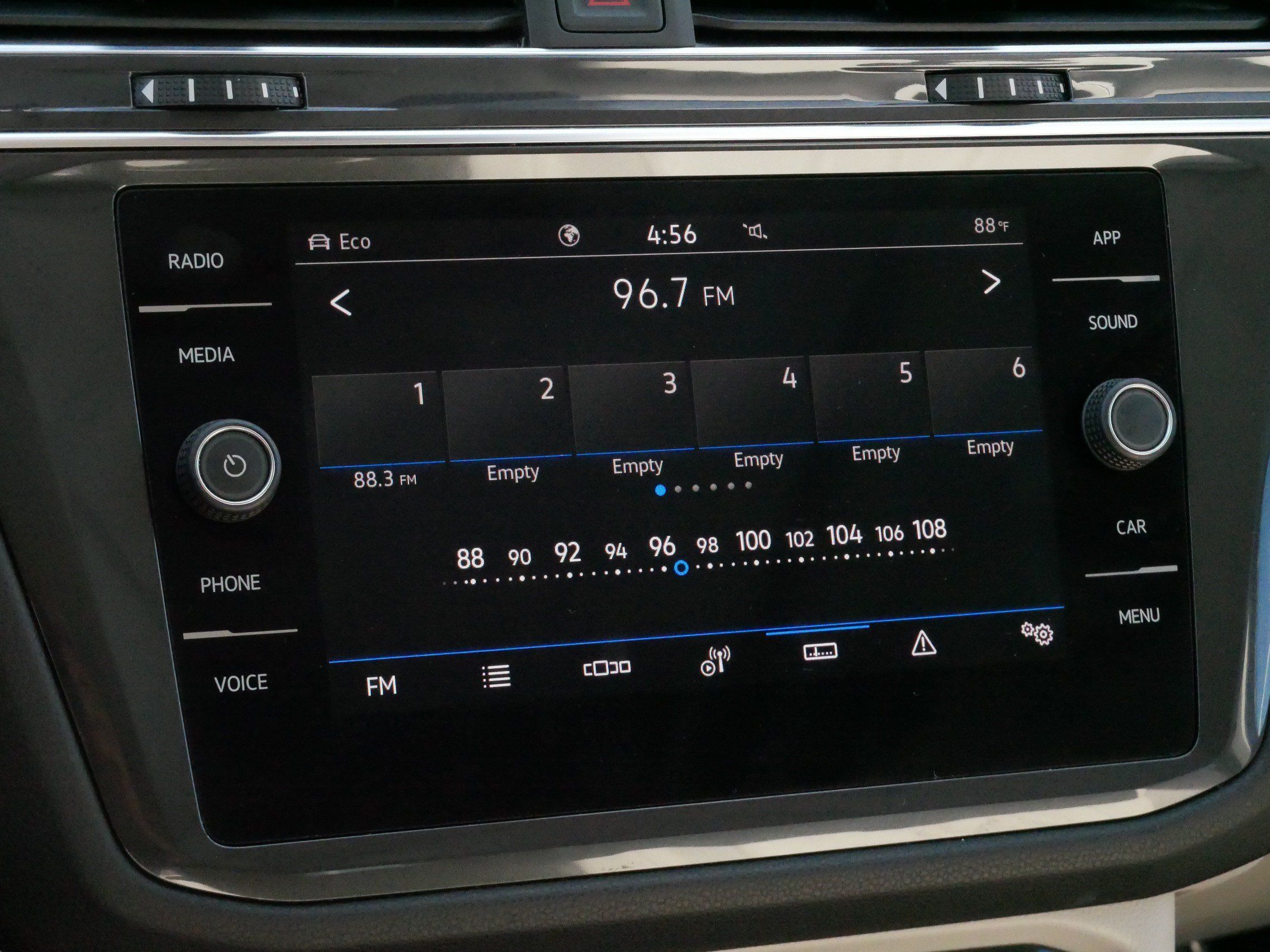 Certified 2023 Volkswagen Tiguan SE w/ Panoramic Sunroof Package AWD/4WD image 22