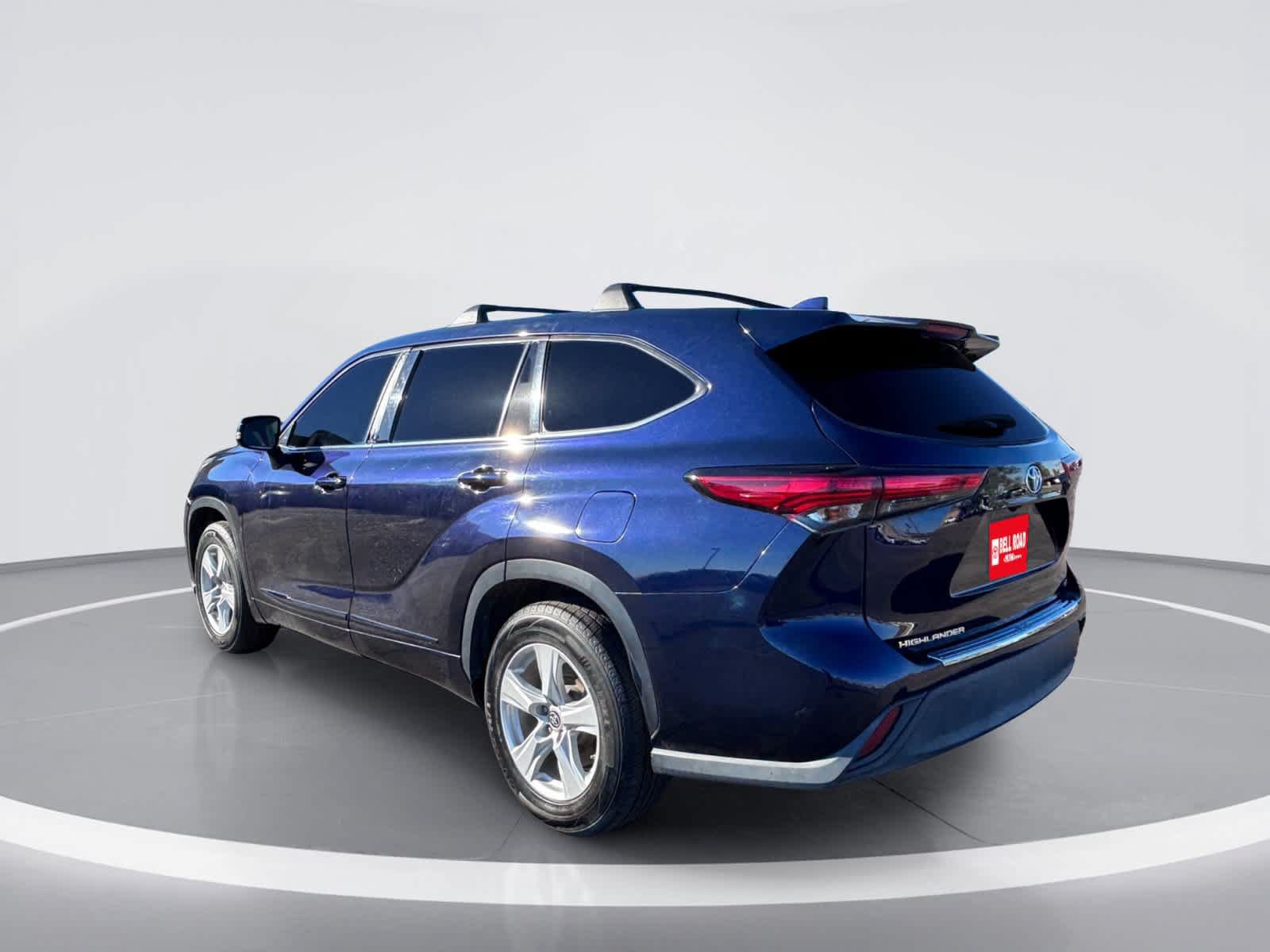 Used 2021 Toyota Highlander LE FWD image 4