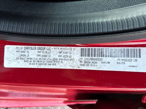 Used 2013 Dodge Avenger SE image 28