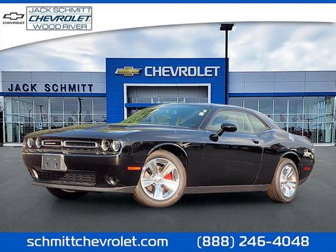 Used 2023 Dodge Challenger SXT RWD image 1