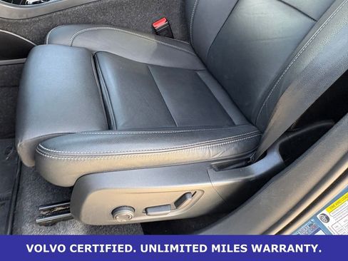 Certified 2025 Volvo XC40 B5 Plus AWD/4WD image 28