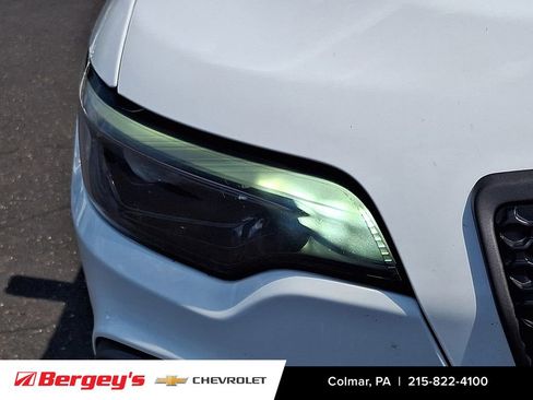 Used 2021 Jeep Cherokee Trailhawk w/ Sun, Sound & Nav Group AWD/4WD image 11