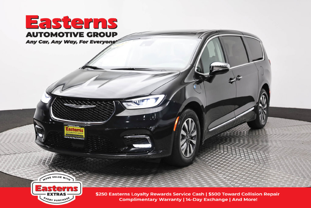 Used 2023 Chrysler Pacifica Limited FWD image 1