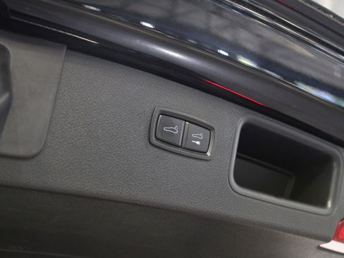 Used 2020 Porsche Macan image 44