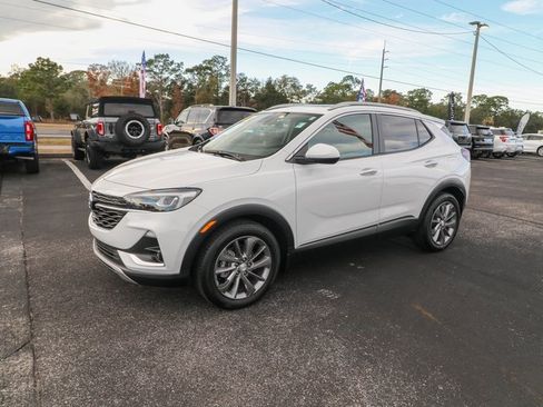 Certified 2022 Buick Encore GX Essence w/ Experience Buick Package image 4