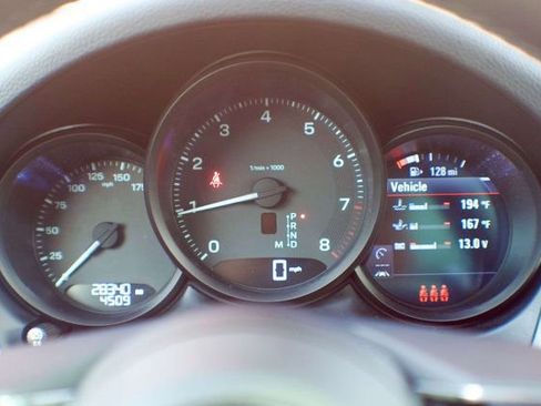 Used 2022 Porsche Macan image 24