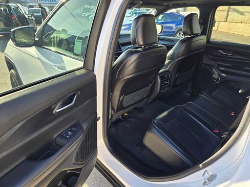 Used 2024 Jeep Grand Cherokee Altitude RWD image 15