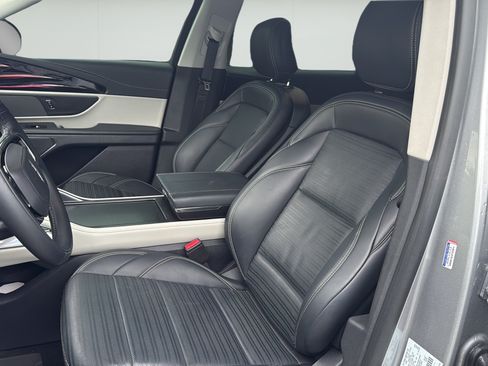 Used 2024 Lincoln Nautilus Reserve AWD/4WD image 9