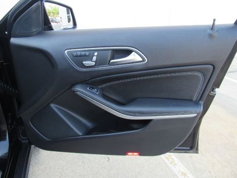 Used 2020 Mercedes-Benz GLA 250 w/ Premium Package image 21