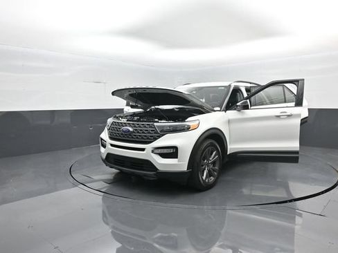 Certified 2024 Ford Explorer XLT w/ Equipment Group 202A AWD/4WD image 21