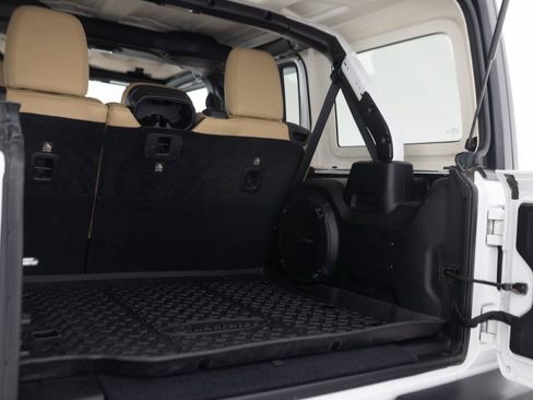 Used 2018 Jeep Wrangler Unlimited Sahara AWD/4WD image 40