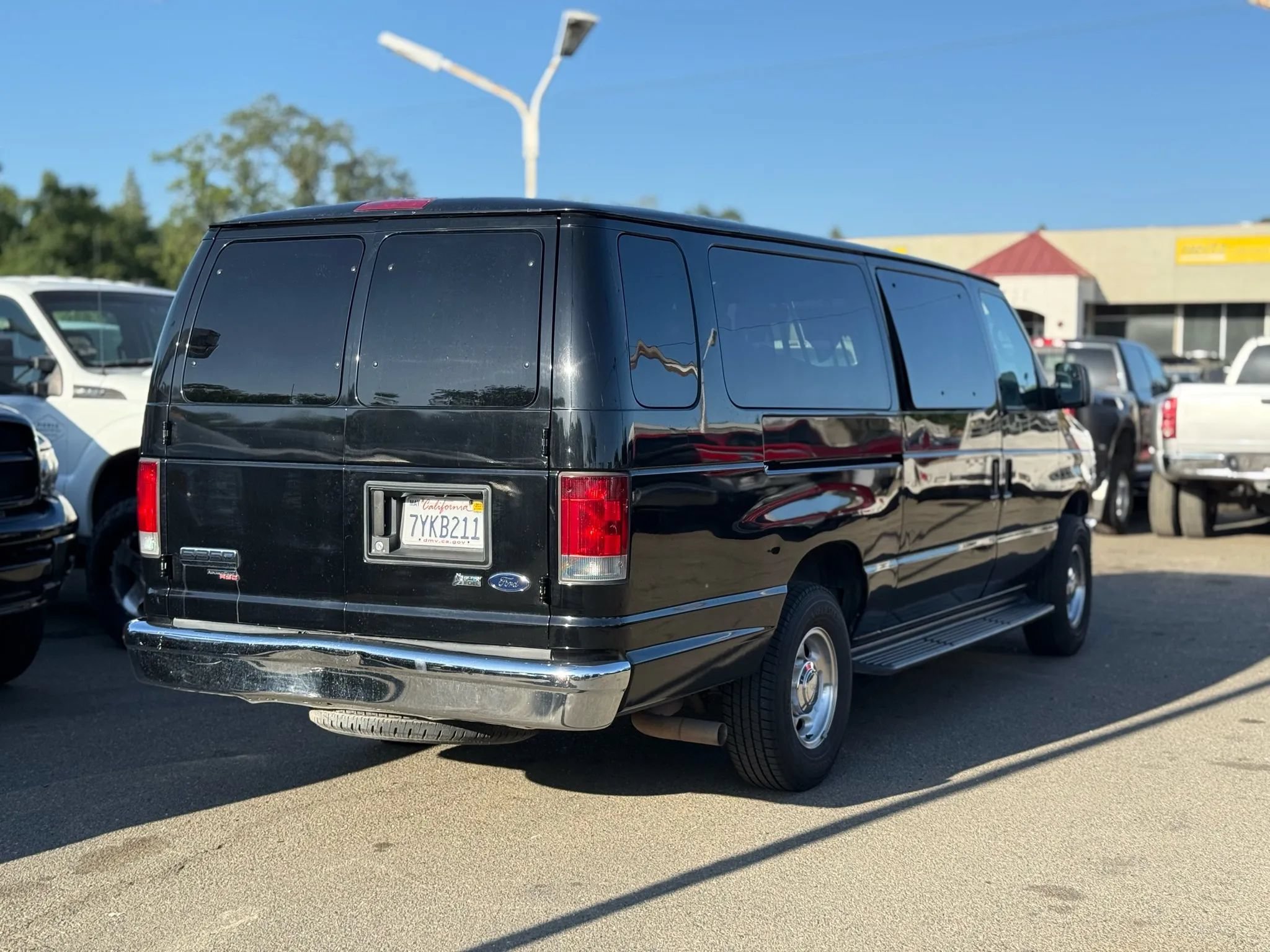 Used 2013 Ford E-350 and Econoline 350 XL w/ PWR Windows & Locks Group RWD image 3