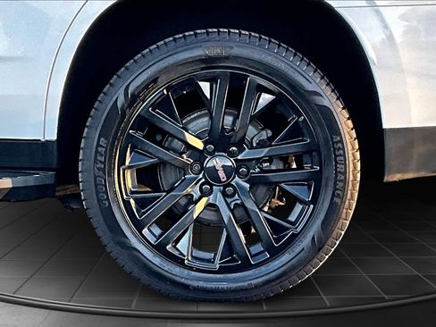 Used 2023 GMC Yukon SLE image 36