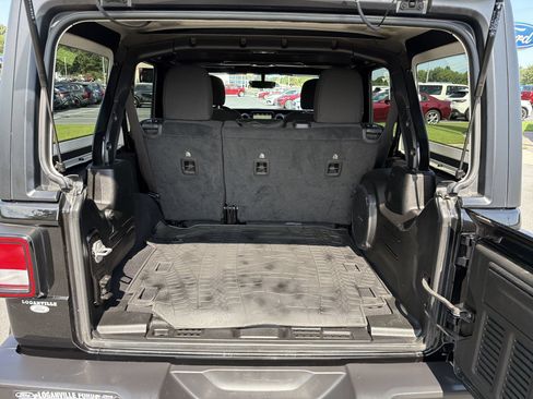 Used 2022 Jeep Wrangler Unlimited Sahara AWD/4WD image 24