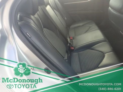 Used 2020 Toyota Camry SE image 19