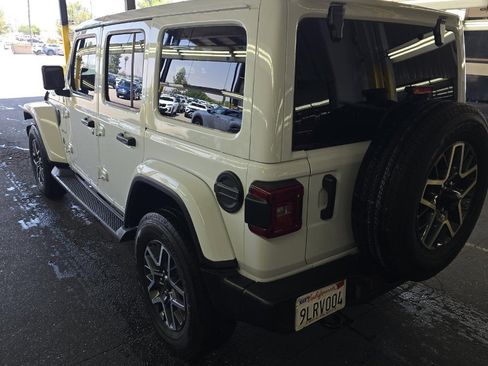 Used 2024 Jeep Wrangler Unlimited Sahara w/ Technology Group AWD/4WD image 6