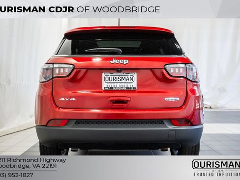 Certified 2025 Jeep Compass Latitude w/ Sun & Sound Group AWD/4WD image 6