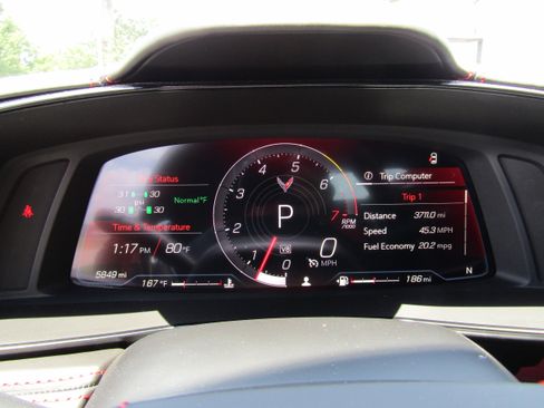 Used 2025 Chevrolet Corvette Stingray Premium Cpe w/ Z51 Performance Package RWD image 19