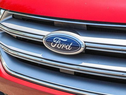 Used 2017 Ford Edge Titanium FWD image 5