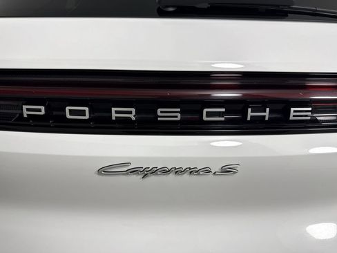 Certified 2025 Porsche Cayenne S AWD/4WD image 19