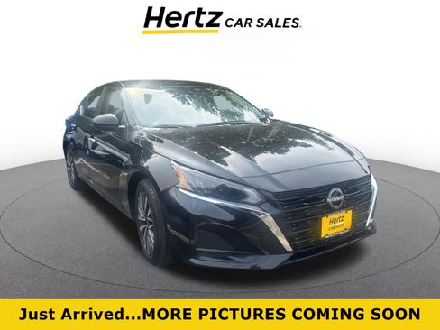 Used 2025 Nissan Altima 2.5 SV FWD image 1