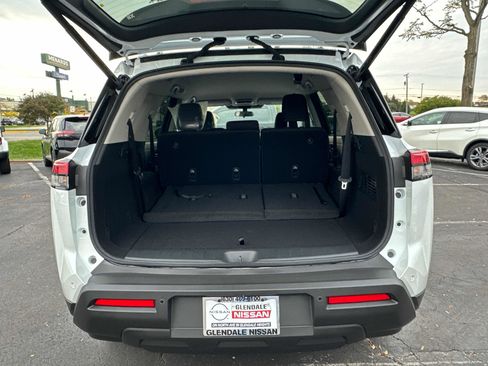 New 2025 Nissan Pathfinder SV image 18